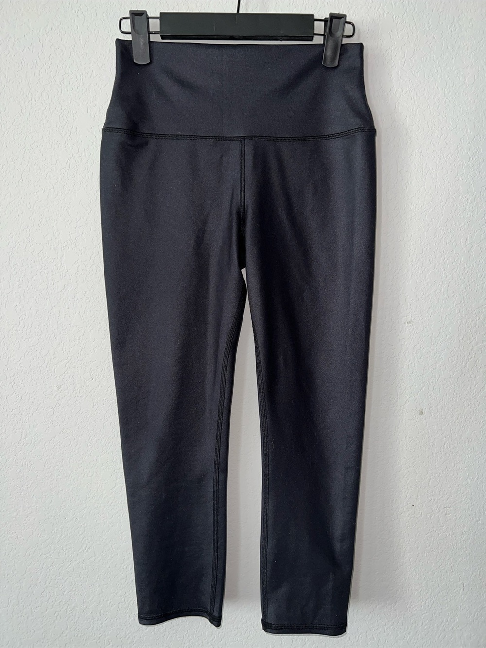 Alo Yoga Black High-Waist Airlift Capri Leggings Black Sheen Size Small